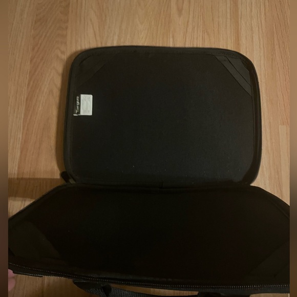 Targus Laptop Bag - Picture 2 of 4